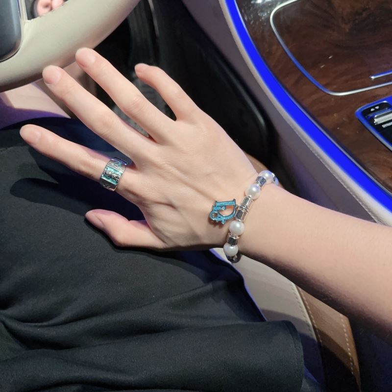 chr1st1an D10r bracelets